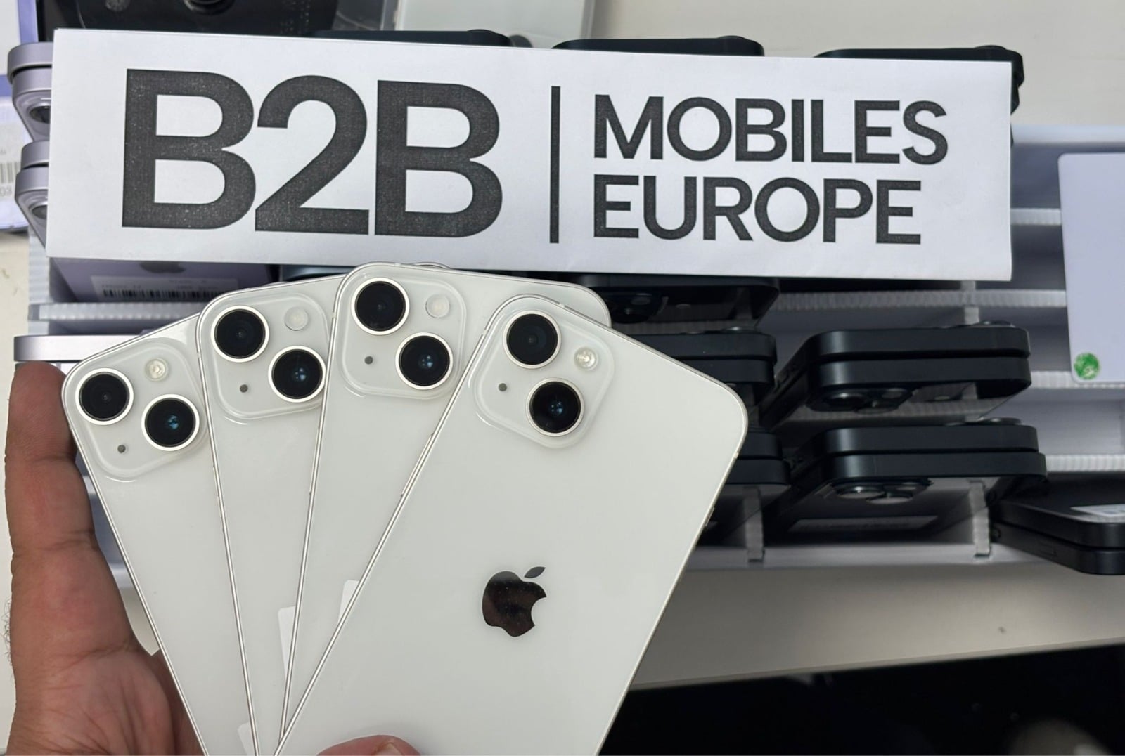 33x iPhone 14 128GB Starlight - AB Mix Grade - €260 / Unit stock offer